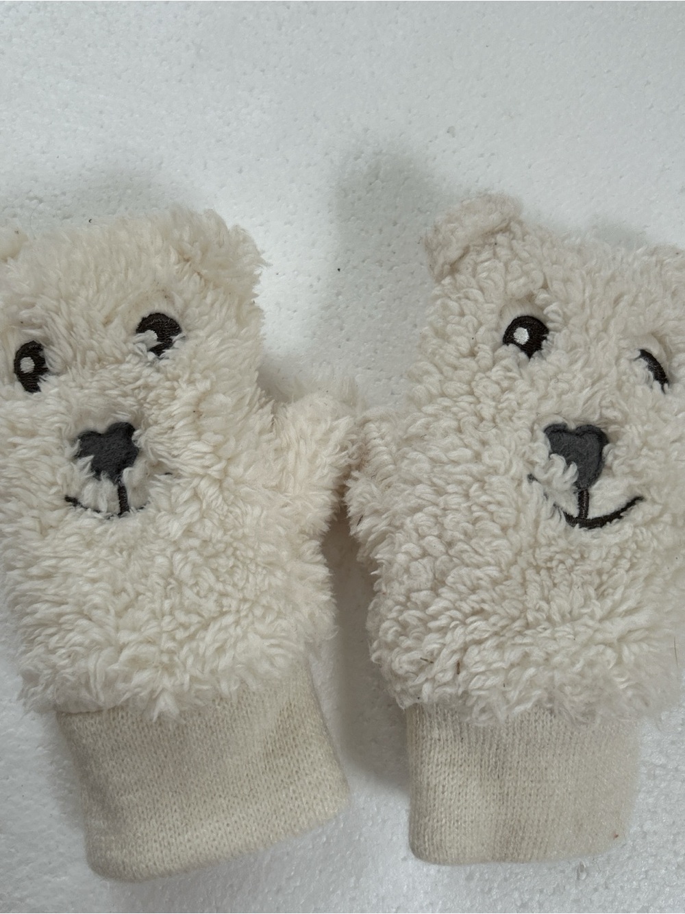 Baby gap White polar bear plush mittens embroidered faces #polarbear #winter